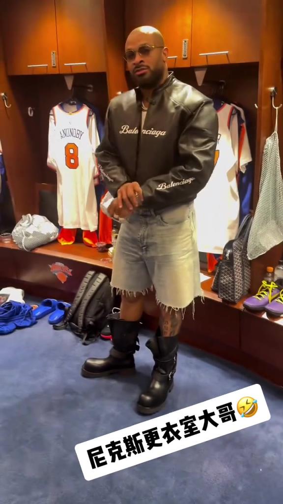 這身就有點看不懂了！“鞋王”塔克今日上腳大頭皮靴